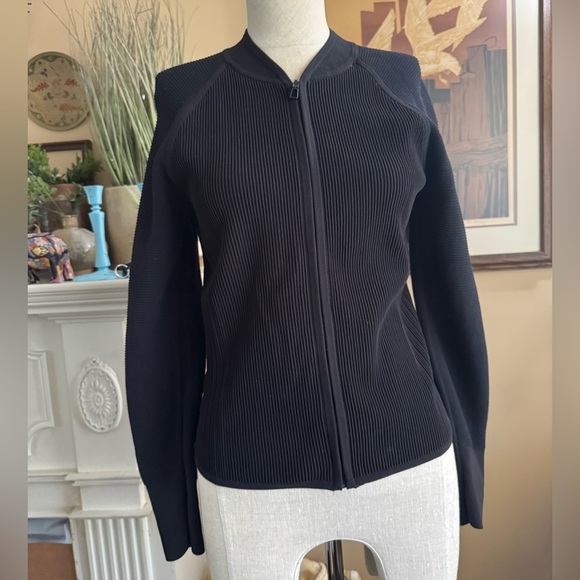 Lululemon Lightweight Ribbed Knit Jacket in black size M - Picture 6 of 16